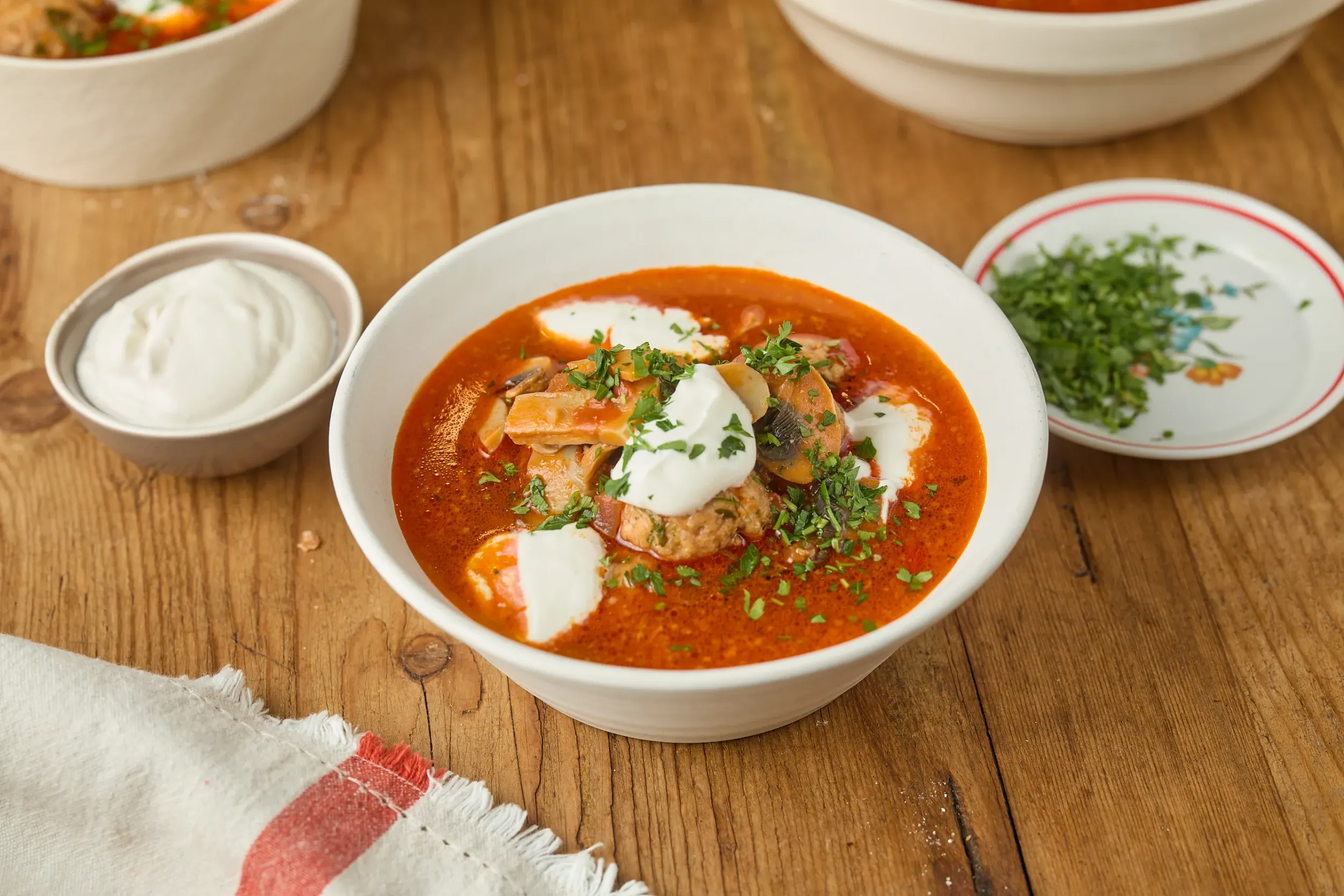 Bakonyi halgombócleves tejföllel tálalva